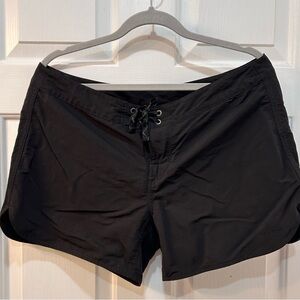 PATAGONIA Wavefarer Board Shorts Women's Size 14 Black Outdoor Swim Hike Summer